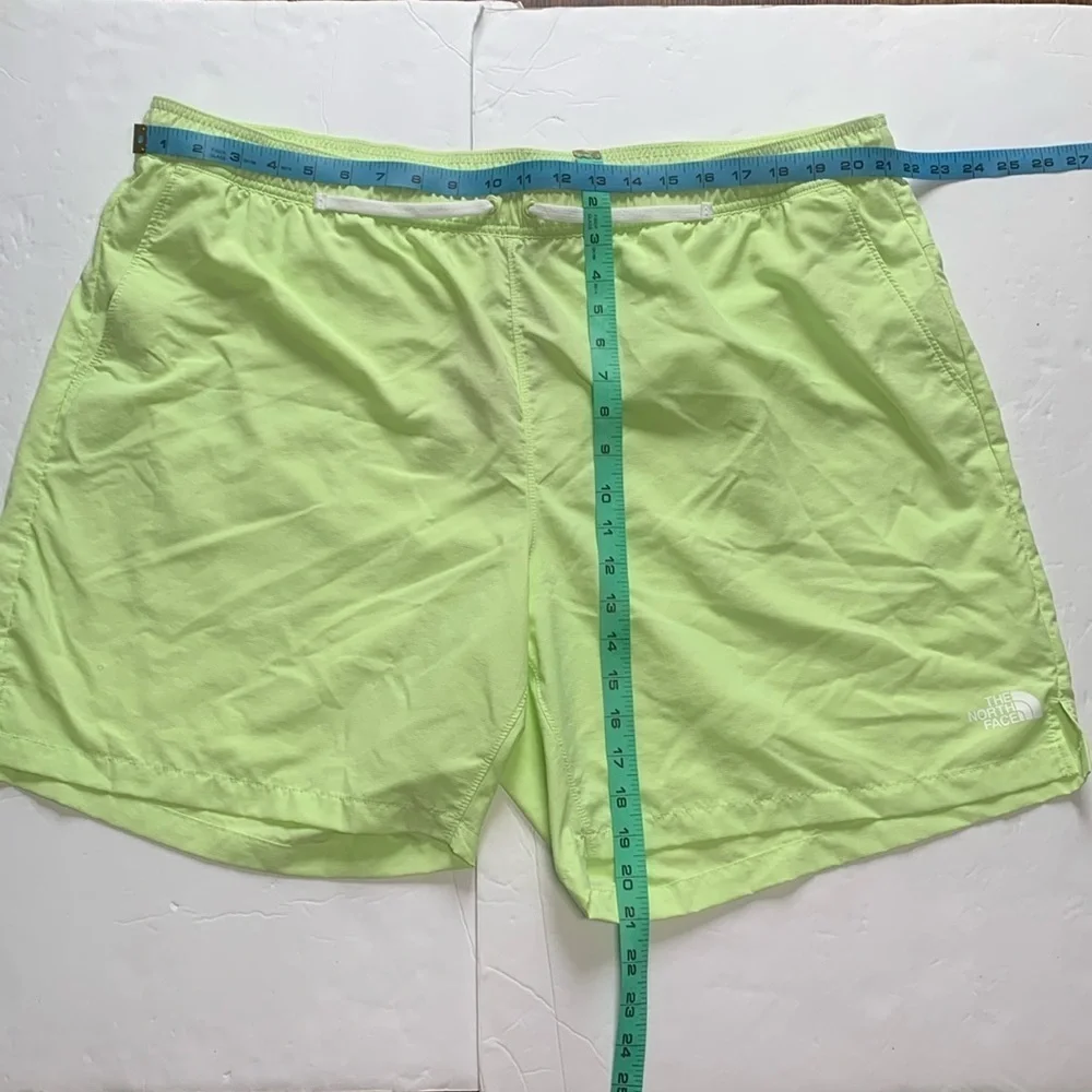 The North Face Men’s Active Shorts Size 2XL NWT